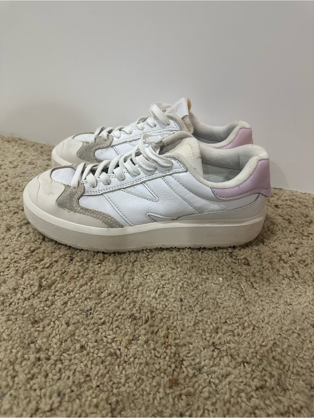 New Balance The Intelligent Choice CT302 Women’s Sneakers Size 9 White Pink Gray - Picture 3 of 7